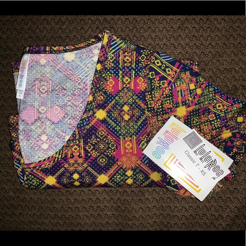 XS LuLaRoe Classic T
